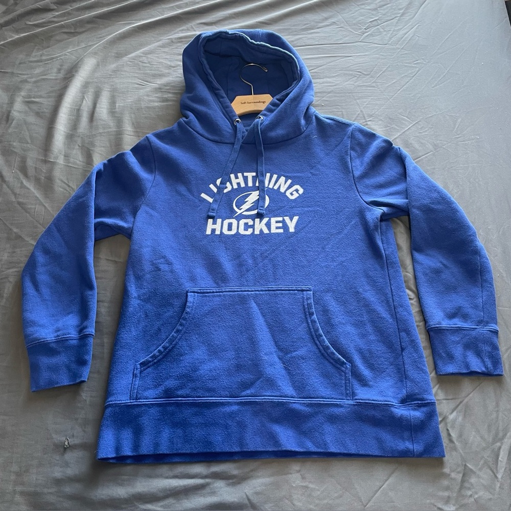 NHL TAMPA BAY LIGHTNING HOODIE SIZE MEDIUM BLUE FANATICS ACTIVEWEAR HOCKEY ICE